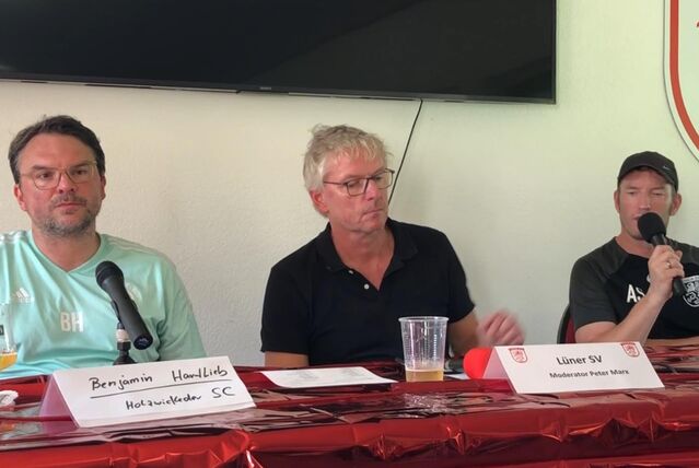 Axel Schmeing und Benjamin Hartlieb (l.) sind in der Pressekonferenz nach Spielschluss zu Gast.