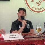 Axel Schmeing und Benjamin Hartlieb (l.) sind in der Pressekonferenz nach Spielschluss zu Gast.
