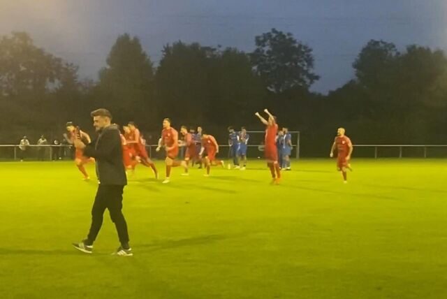 Der Jubel nach dem letzten Elfmeter kannte beim SVF Herringen keine Grenzen.