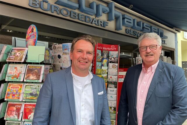 Constantin Krukenberg und Friedrich Nagel von der Krukenberg Immobilien GmbH vor der ehemaligen Zurhausen-Filiale an der Lippestraße in Dorsten