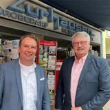 Constantin Krukenberg und Friedrich Nagel von der Krukenberg Immobilien GmbH vor der ehemaligen Zurhausen-Filiale an der Lippestraße in Dorsten