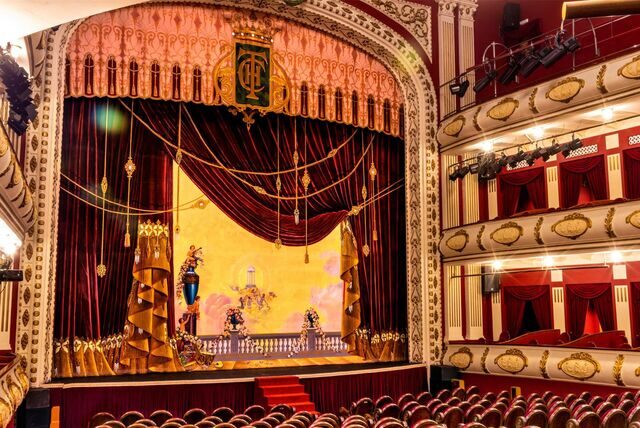 blick in ein variete theater