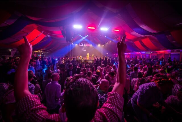 Das Dortmunder Oktoberfest findet in einem großen Festzelt im Revierpark Wischlingen statt.