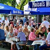 Gut besucht: Am Freitagabend trafen sich zahlreiche Gäste beim Auftakt zum Weinfest in Alt-Marl.
