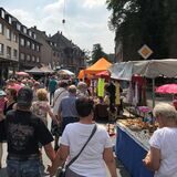 Passanten bummeln über das Familienfest in Ickern.