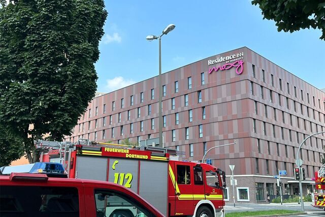 Die Feuerwehr Dortmund war am Sonntag (20.8.) beim Hotel „Moxy“ im Einsatz.