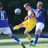Keine weiße Weste haben in der Bezirksliga die Spvg Schwerin (gelbr Trikots) und der TuS Harpen.
