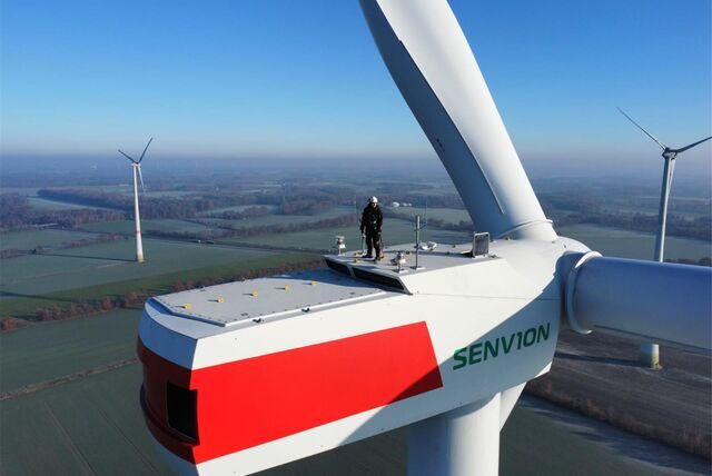 Marco Thiel, Servicetechniker für Windkraftanlagen, auf einem Windrad