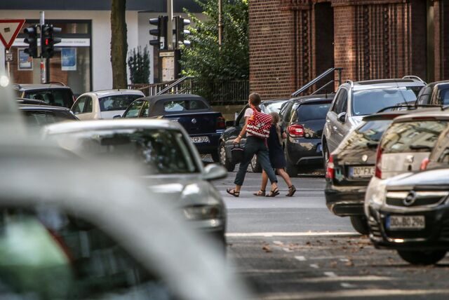 Die Parksituation im Kreuzviertel in Dortmund ist angespannt. Wir haben unsere Nutzerinnen und Nutzer gefragt, was sie von einer Anwohnerparkzone im Kreuzviertel halten würden.