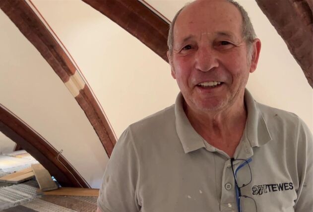 Horst Neumann (77) ist Kirchenmaler und Restaurator.
