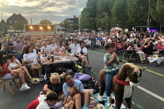 So voll war es beim Bürgerpicknick in Ickern 2022 auf dem Marktplatz.