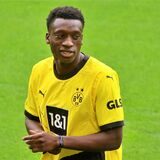 Abdoulaye Kamara schaut zur Seite.