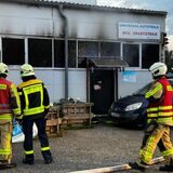 Zu einem Brand in einem Dorstener Gewerbepark sind Feuerwehrleute am Dienstagmorgen ausgerückt.