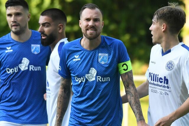 Kevin Großkreutz (2.v.r.) fällt gegen den SV Sodingen aus.