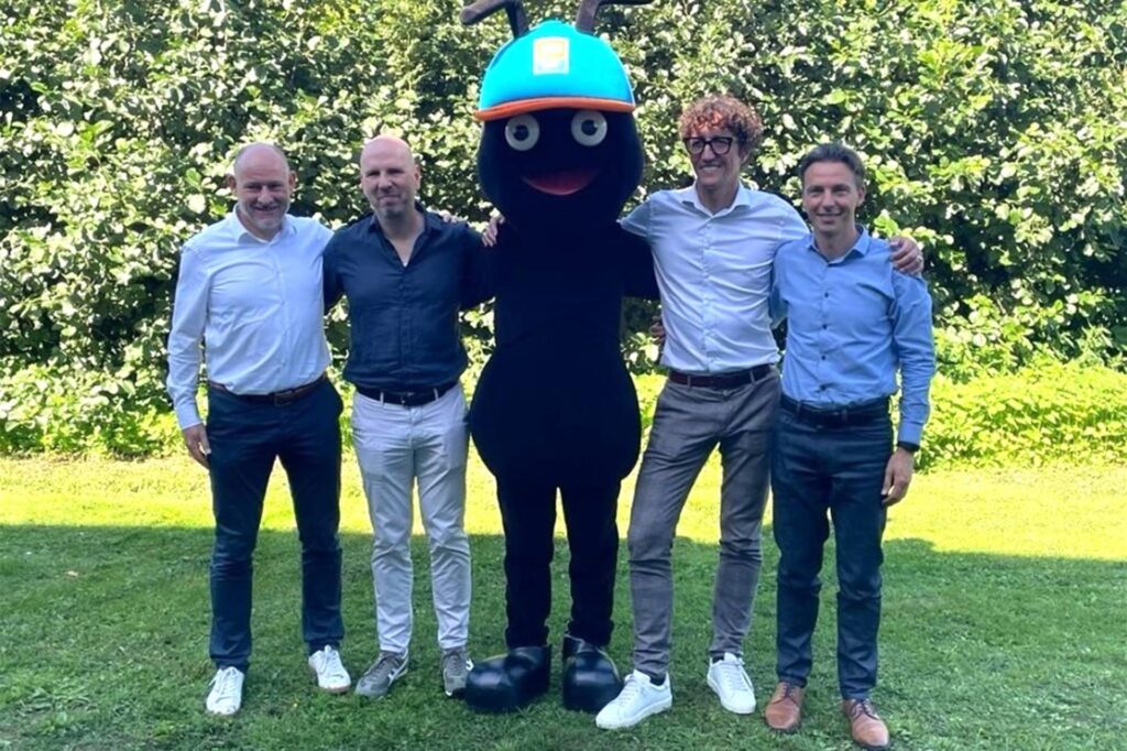 Das Bild zeigt Dirk Van Roy (neuer Chief Operating Officer), Jean Lahaye (Gründer), Jeroen Dekker (Gründer) und Bram Blondé (neuer CEO). Das Bild zeigt Dirk Van Roy (neuer Chief Operating Officer), Jean Lahaye (Gründer), Jeroen Dekker (Gründer) und Bram Blondé (neuer CEO).