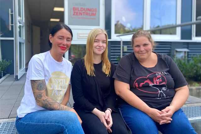 Yvonne, Denise und Tanja (v.l.) haben ein Jahr lang ihre Ausbildung zur Pflegeassistentin in Oer-Erkenschwick gemacht.