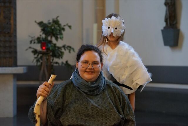 Zwei Kinder in Verkleidungen