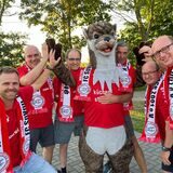 Haben mächtig Spaß mit ihrem „Oberwiesel“: (v.l.) Lars Fiedler, Oli Welzel, Karsten Sandhofe, Manfred Sprenger, Hans Halbach und Tobias Westhoff.