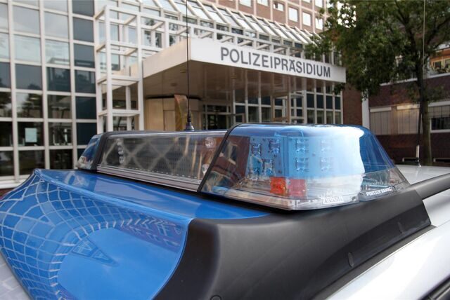 Ein 17-Jähriger hat sich am Montagabend (21.8.) nach einer Schlägerei hinter dem Polizeipräsidium Dortmund versteckt.