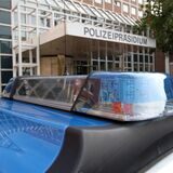 Ein 17-Jähriger hat sich am Montagabend (21.8.) nach einer Schlägerei hinter dem Polizeipräsidium Dortmund versteckt.