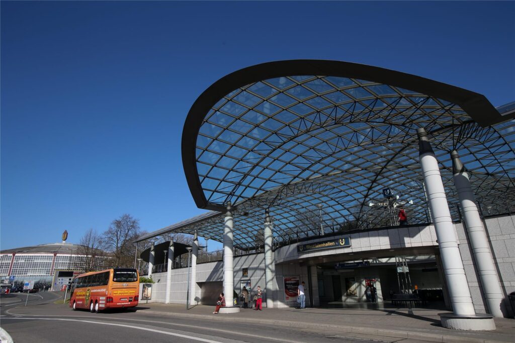 Die Bahnhaltestelle Westfalenhallen war Tatort einer Schlägerei am Montagabend (21.8.). Die Bahnhaltestelle Westfalenhallen war Tatort einer Schlägerei am Montagabend (21.8.).