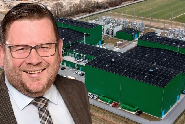 Andreas Vortmann befürchtet einen „Trümmer“ in Altendorf-Ulfkotte, wenn Amprion dort einen Konverter für die Stromautobahn Korridor B errichtet. Im Hintergrund zu sehen ist eine Konverter-Station der Firma NordLink.