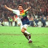 VfL-Bochum-Spieler Dariusz Wosz bejubelt im November 1997 ein Tor im Uefa-Cup-Spiel seines Vereins gegen Brügge.