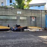 Erneut sammelt sich unberechtigt entsorgter Sperrmüll an der Merkurstraße in Marl-Mitte.