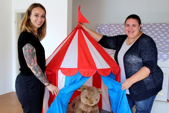 Sarah Winkelbeiner-Stessun (r.) und Maren Froböse haben die Großtagespflege Römerkids in Haltern gegründet.