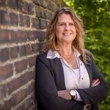 Birthe Kottmann aus Dortmund ist Therapeutin für Systemische Einzel-, Paar- und Familientherapie. In „Beziehungsweise“ beantwortet sie Fragen, die Singles und Alleinstehende beschäftigen.