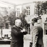 Ludwig Erhard 1948 vor der Engelsburg in Recklinghausen