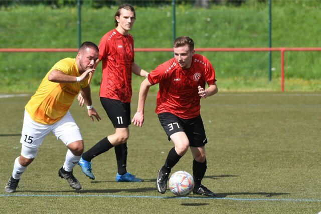 Letztlich knapp mit 2:1 gewann Kreisliga-B-Titelanwärter SF Habinghorst/Dingen das Duell mit dem Sportplatznachbarn SG Arminia/Victoria und ist punktgleich mit Spitzenreiter Wanne 88.