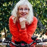 Die Dortmunderin Anke Ulke ärgert sich über die neue Preis- und Ticketgestaltung in den Freibädern der Sportwelt.