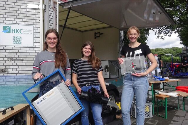 Drei Geografiestudentinnen von der Uni Bonn informierten am Stand des „Hochwasser Kompetenz Centrums“ über das RisikopotenZial und Abwehrmaßnahmen bei Wasserschäden.