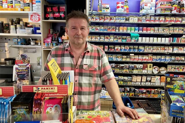 Andreas Wendt in seinem Kiosk.