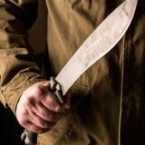 Drei Männer (21, 21 und 23) aus Herne sollen auf den Straßen der Innenstadt monatelang Marihuana-Geschäfte abgewickelt haben. Bei einer Razzia wurde auch eine Machete entdeckt. (Symbolbild)
