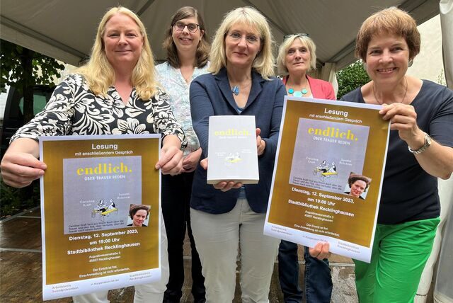 Der Arbeitskreis Suizidprävention lädt zur Lesung ein – in Person von Kerstin Wolff, Linda Wilken, Kerstin Scotland, Sabine Peisert und Gunhild Vestner (v.l.).