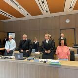 Der angeklagte Arzt (links) und seine Frau (rechts) stehen seit Januar wegen Ausstellens unrichtiger Gesundheitszeugnisse vor dem Bochumer Landgericht.