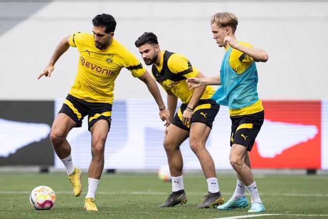 Emre Can führt den Ball.