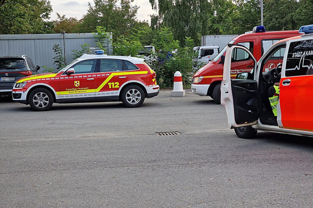 Rettungskräfte sammelten sich im Bereich der Justus-von-Liebig-Straße.