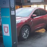 Dieter Mende (SPD) ärgert sich darüber, dass häufig Verbrenner-Fahrzeuge auf Parkplätzen mit Ladesäulen stehen.