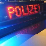 Ein Polizeifahrzeug.