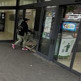 Der Eingangsbereich des Lidl-Marktes, wo das Opfer angegriffen wurde, wird mit Kameras überwacht.