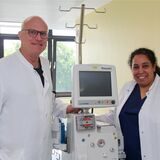 Dr. Ralf Kuhlmann und Zakia Boussaid haben mit der Plasmapherese das Therapieangebot der Neurologie erweitert.