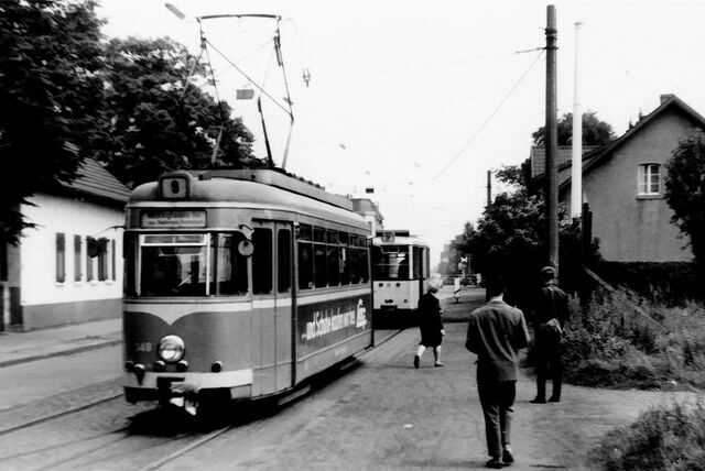 Die Straßenbahnlinie 9 am Südbahnhof im Jahr 1960.