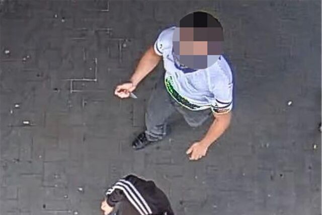 Die Polizei hat Fahndungsbilder der mutmaßlichen Täter veröffentlicht.