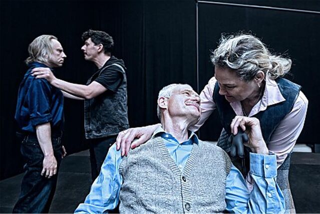 Ulrike Volkers, Neven Nöthig, Helge Salnikau und Alexander Ritter (v.l.) spielen intensiv und emotional.