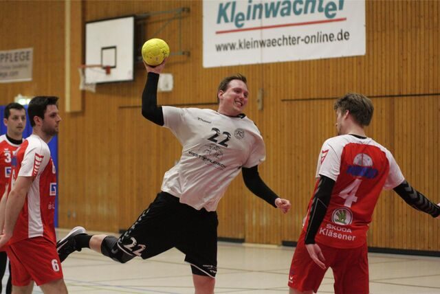 Für Kreisläufer Fabian Hollenhorst und die Handballer des FC 26 Erkenschwick geht es am Samstag (20.4.) wieder um Meisterschaftspunkte.