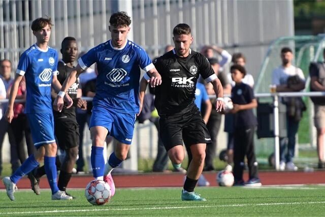 Leonardo Jurisic treibt den Ball.