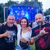 Besucherinnen und Besucher beim Rock-Festival „Rock am Hafen goes Vestland“ in Recklinghausen